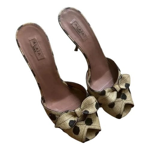 Pre-owned Alaïa Leather Mules In Beige
