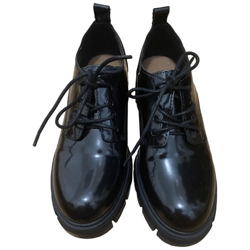 Pre-owned Steve Madden Patent Leather Lace Ups In Black
