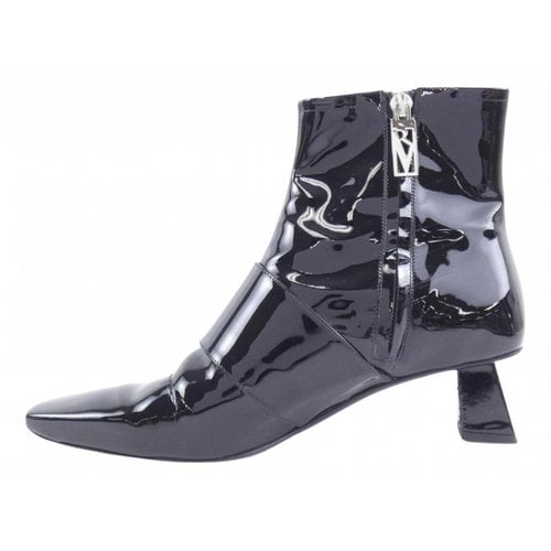 Pre-owned Roger Vivier Cloth Ankle Boots In Black