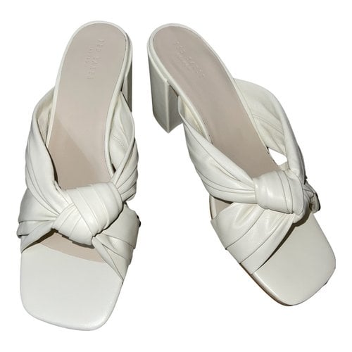 Pre-owned Ted Baker Leather Sandals In Ecru