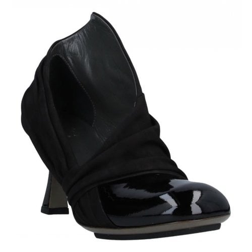 Pre-owned Ixos Patent Leather Ankle Boots In Black