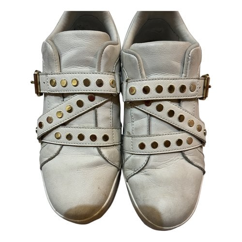 Pre-owned Dkny Leather Trainers In White