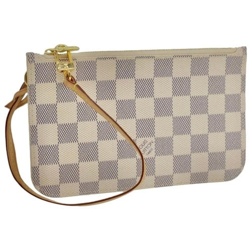 Pre-owned Louis Vuitton Neverfull Leather Clutch Bag In White