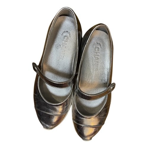 Pre-owned Chanel Leather Ballet Flats In Silver