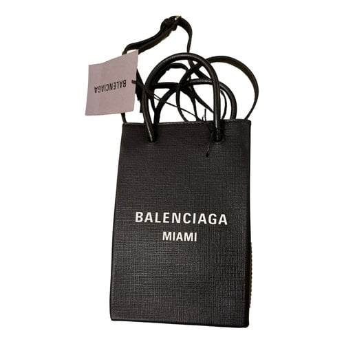 Pre-owned Balenciaga City Leather Crossbody Bag In Black