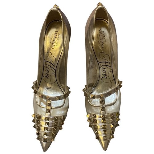 Pre-owned Valentino Garavani Rockstud Leather Heels In Gold