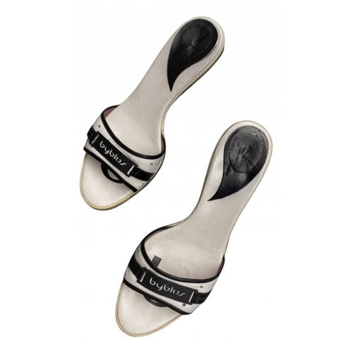 Pre-owned Byblos Leather Mules In White