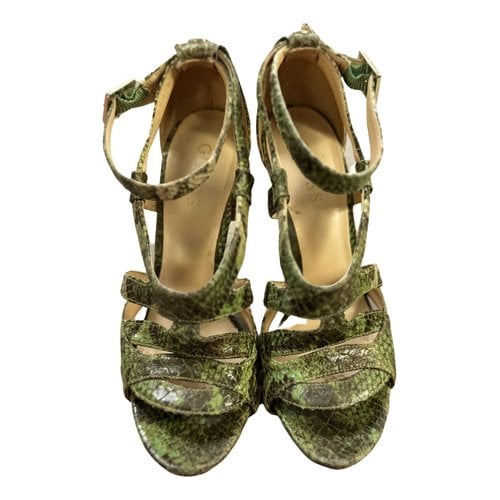 Pre-owned Guess Sandals In Green