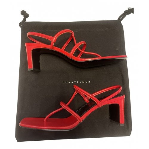 Pre-owned Dorateymur Leather Sandals In Red