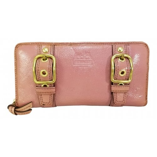 Pre-owned Coach Patent Leather Clutch Bag In Pink