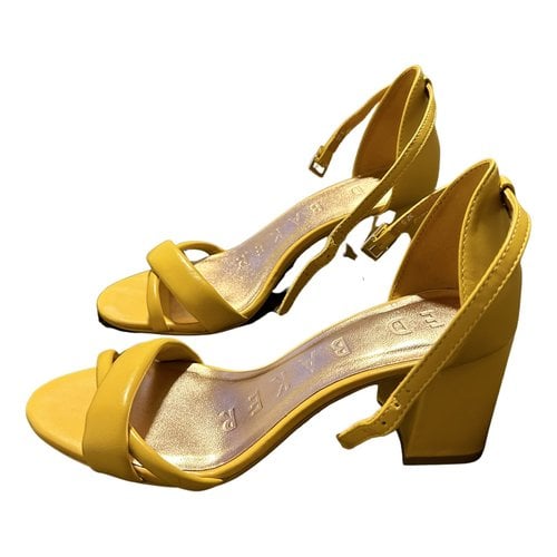 Pre-owned Ted Baker Leather Sandals In Yellow