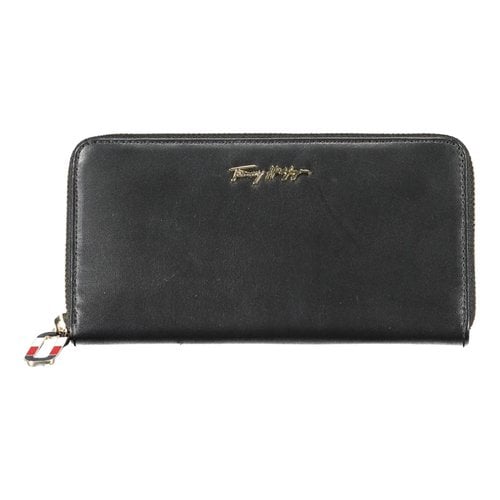 Pre-owned Tommy Hilfiger Leather Wallet In Black