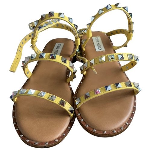 Pre-owned Steve Madden Leather Sandals In Yellow