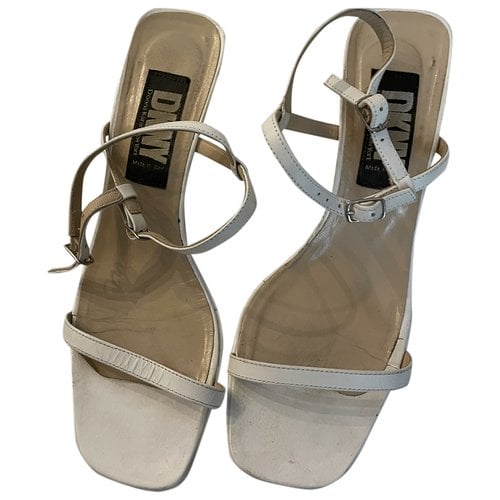 Pre-owned Dkny Leather Sandals In White