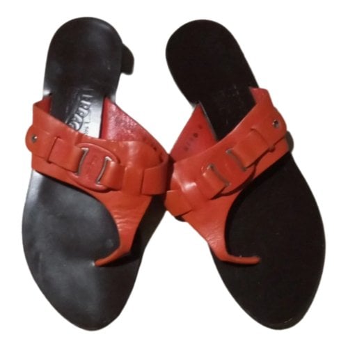 Pre-owned Ferragamo Leather Flip Flops In Orange