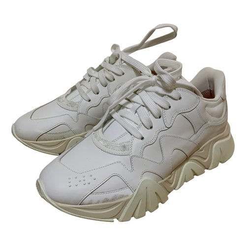 Pre-owned Versace Squalo Leather Low Trainers In White