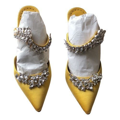 Pre-owned Manolo Blahnik Cloth Sandals In Gold