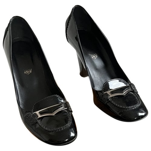 Pre-owned Tod's Patent Leather Heels In Black