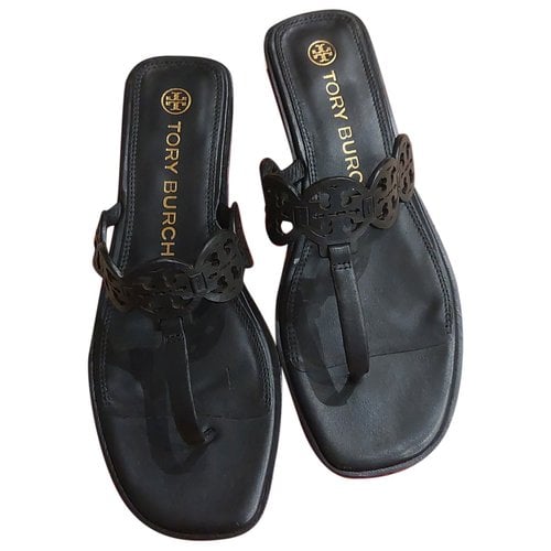 Pre-owned Tory Burch Leather Flip Flops In Black