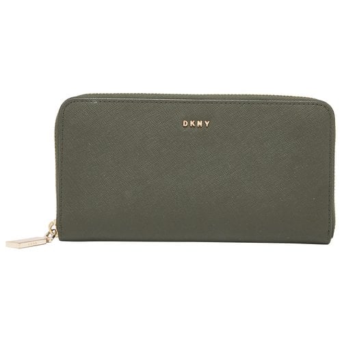 Pre-owned Dkny Leather Wallet In Green