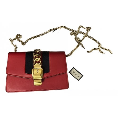 Pre-owned Gucci Sylvie Chain Leather Crossbody Bag In Red