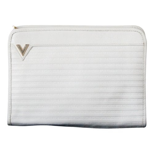 Pre-owned Valentino By Mario Valentino Leather Clutch Bag In White