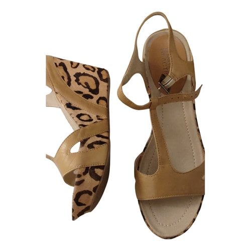Pre-owned Kenneth Cole Leather Sandals In Beige