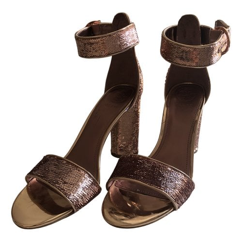 Pre-owned Guess Leather Sandal In Gold