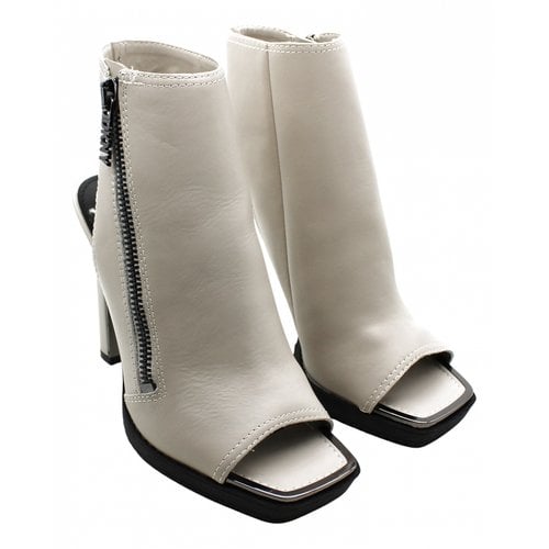 Pre-owned Dkny Leather Ankle Boots In White