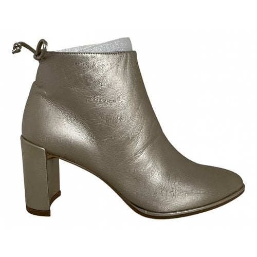 Pre-owned Stuart Weitzman Leather Ankle Boots In Gold