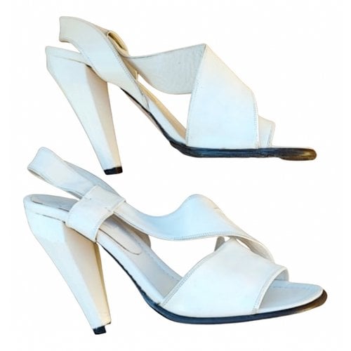 Pre-owned Marc Jacobs Leather Sandals In White