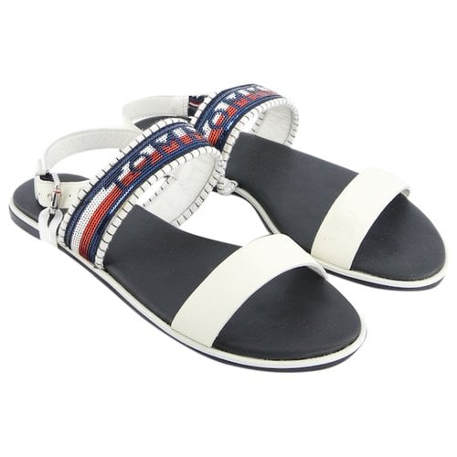Pre-owned Tommy Hilfiger Leather Sandals In White