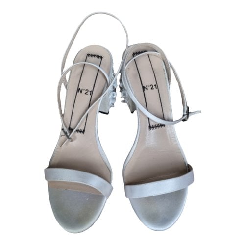 Pre-owned N°21 Leather Sandals In Beige