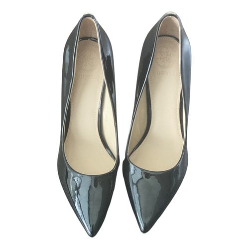 Pre-owned Guess Patent Leather Heels In Black
