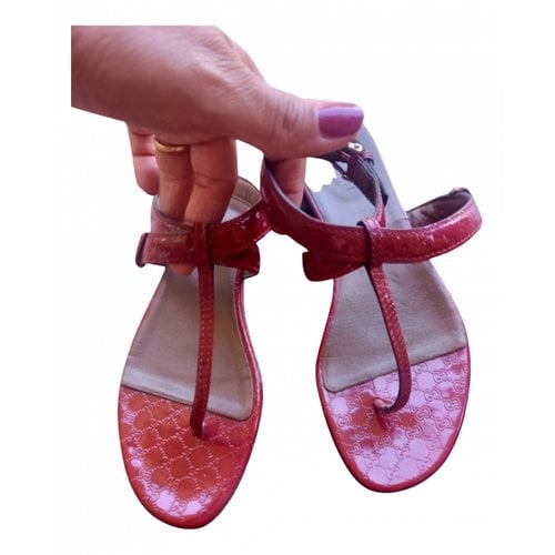 Pre-owned Gucci Leather Flip Flops In Burgundy