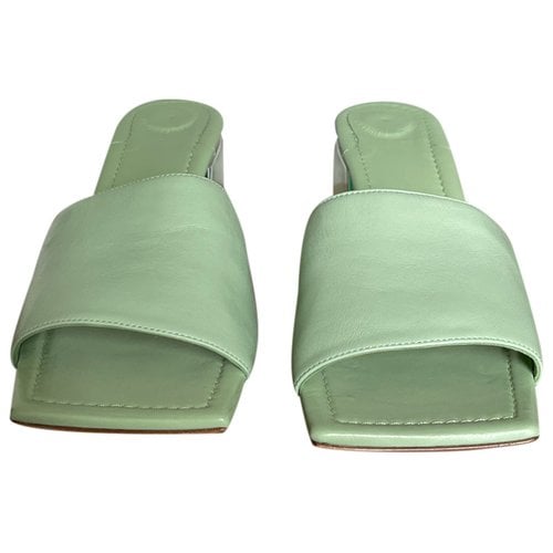 Pre-owned Bettina Vermillon Leather Mules In Green
