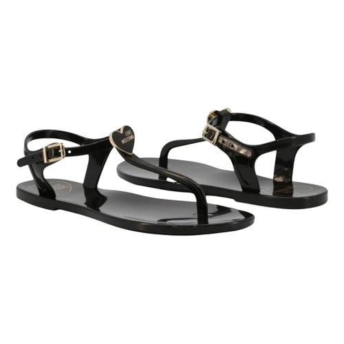 Pre-owned Moschino Love Flip Flops In Black