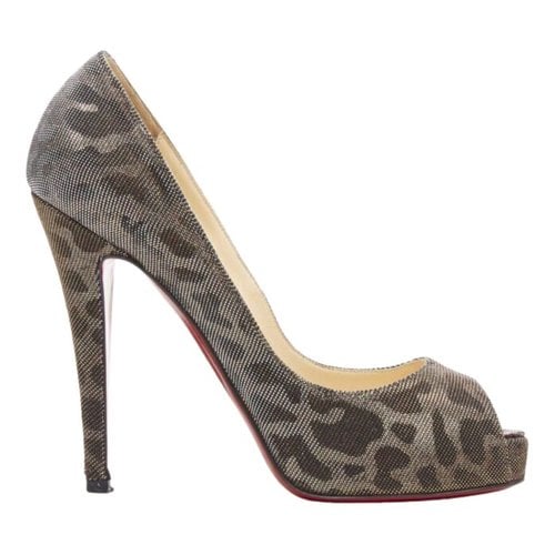 Pre-owned Christian Louboutin Cloth Heels In Gold