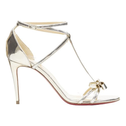 Pre-owned Christian Louboutin Leather Flip Flops In Gold