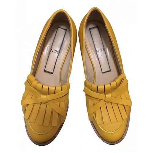 Pre-owned N°21 Leather Flats In Yellow
