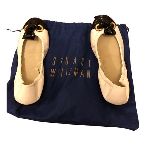 Pre-owned Stuart Weitzman Leather Ballet Flats In White