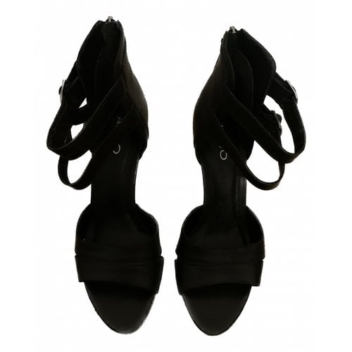 Pre-owned Aldo Leather Sandals In Black