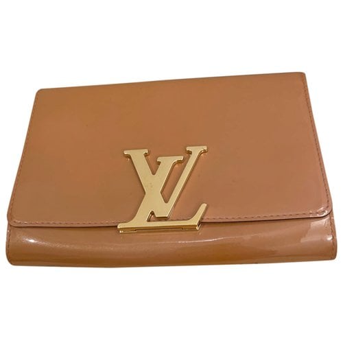 Pre-owned Louis Vuitton Patent Leather Clutch Bag In Beige