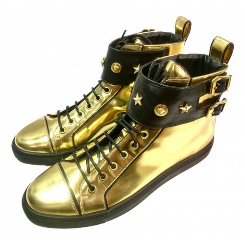 Pre-owned Versace Leather Trainers In Gold