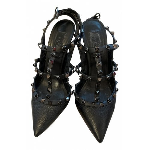Pre-owned Valentino Garavani Leather Sandals In Black