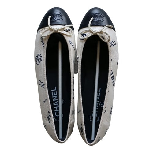 Pre-owned Chanel Cambon Leather Ballet Flats In White