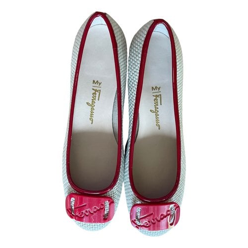 Pre-owned Ferragamo Cloth Ballet Flats In Red