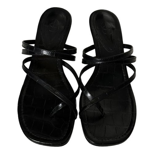 Pre-owned Porte & Paire Leather Sandals In Black