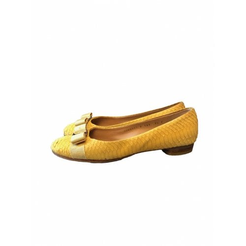 Pre-owned Ferragamo Leather Ballet Flats In Yellow