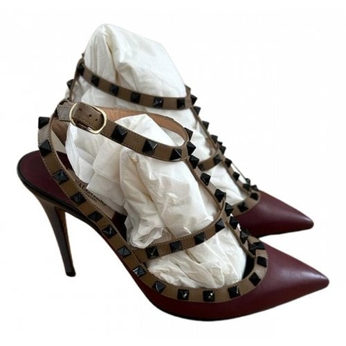 Pre-owned Valentino Garavani Rockstud Leather Heels In Burgundy